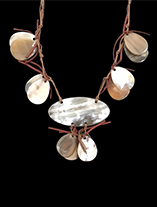 HornNecklaceWithLeather.th