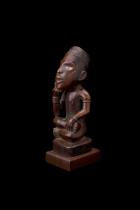 Memorial figure of a clan leader - Yombe People, D.R. Congo M39 1