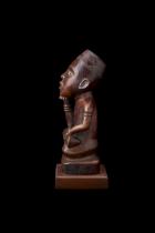 Memorial figure of a clan leader - Yombe People, D.R. Congo M39 2